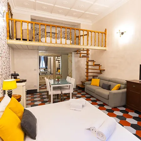 Sweet Navona Duplex דירה *